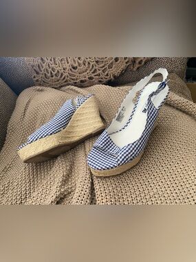 American Eagle blue gingham platform sandals 8.5 NEW